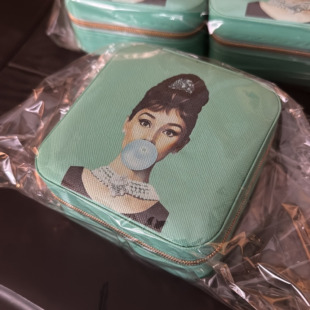 Audrey Hepburn Stylish Tiffany Fashion Blue Small Jewelry Box NWT - Picture 4 of 6